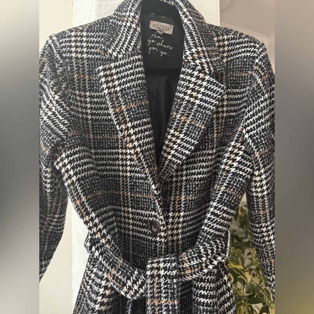 EUC - Plaid winter coat by ZUSS with belt - size L